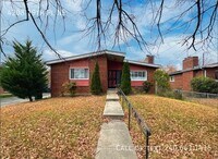 Building Photo - 4208 19th Pl NE