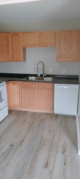 Building Photo - 1666 Sails Way
