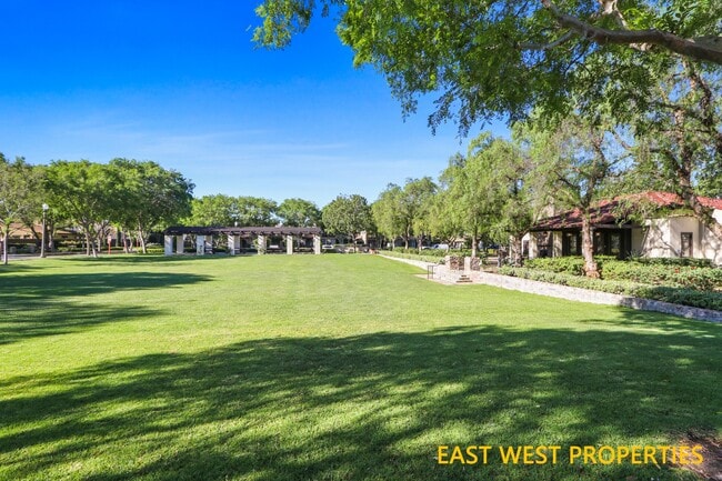 Building Photo - 27 Hathaway