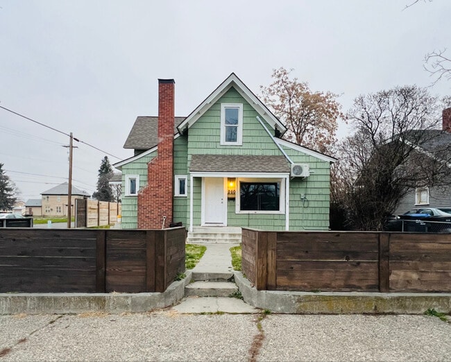 Building Photo - 260 W Chestnut St