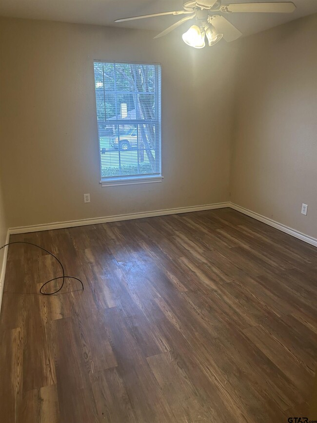 Building Photo - 8315 Garrett Dr