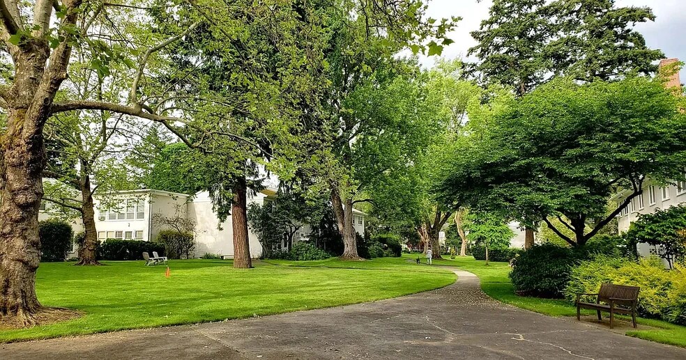 Serene private park-like private courtyard for residents - 6821 NE Broadway