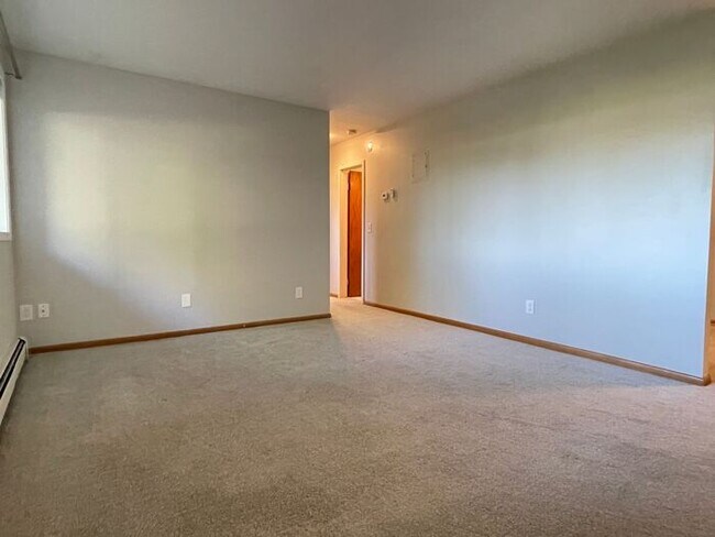 Building Photo - Main Floor, Excellent Condition, Video Wal...