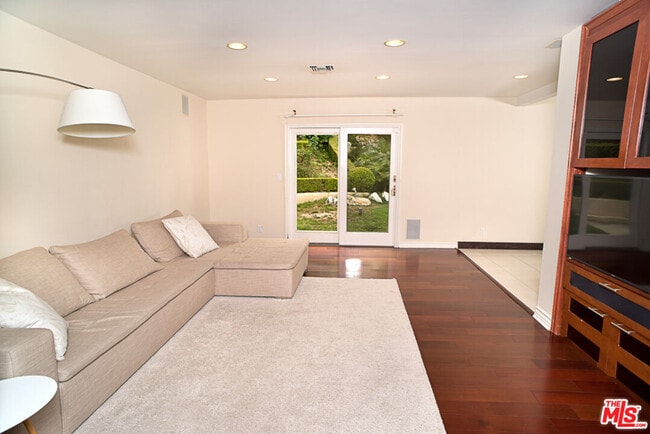 Building Photo - 3835 Sapphire Dr