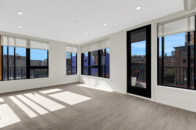 Building Photo - 500 N 13th St