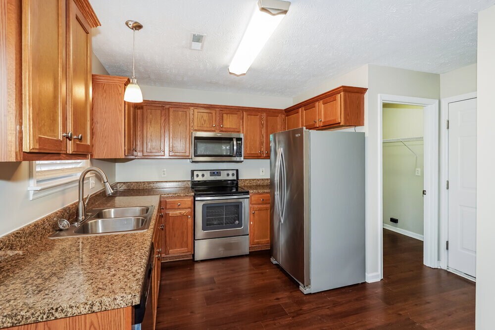 Building Photo - 1829 Lakewood Village Dr