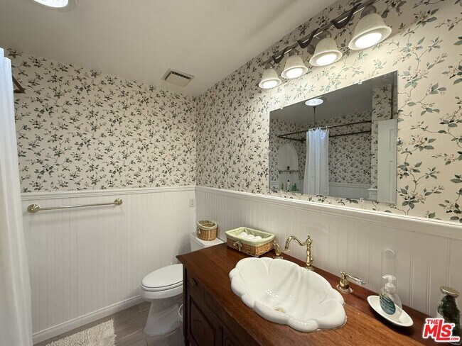 Building Photo - 30556 Rainbow View Dr