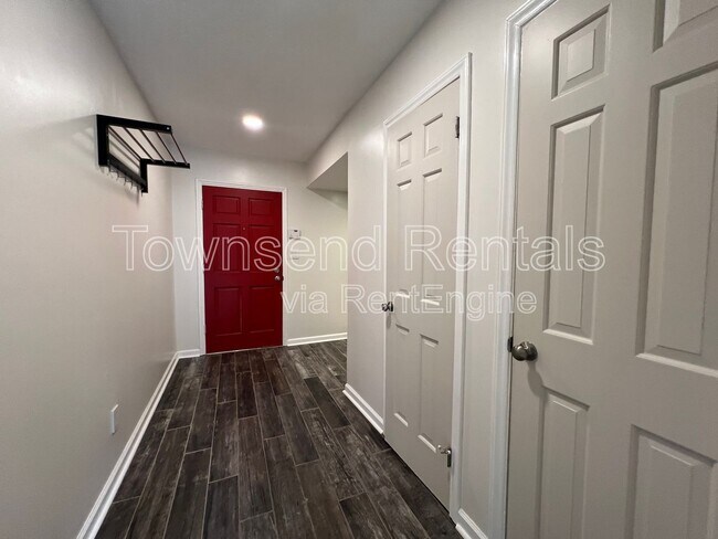 Building Photo - 5449 Thompson Cir