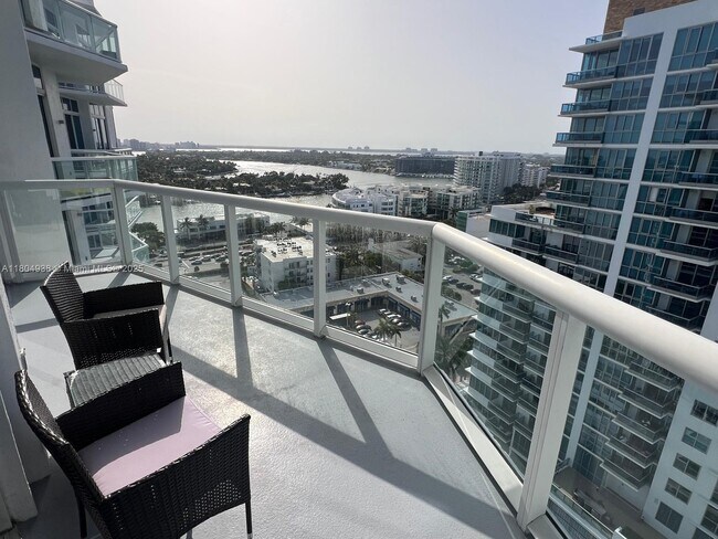 Building Photo - 6515 Collins Ave