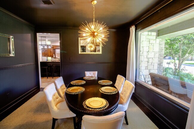 Building Photo - Luxury Living in Preston Manor