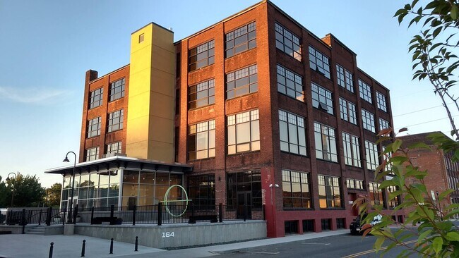 Primary Photo - 164 Race St