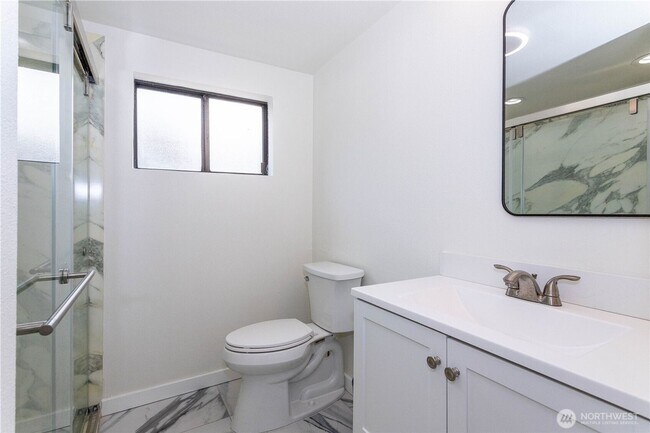 Building Photo - Beautifully Renovated 4-Bedroom Home in De...