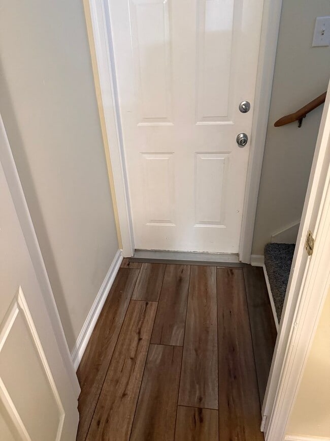 Building Photo - Stunning Country Home