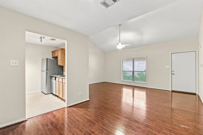 Building Photo - 1100 Augusta Dr