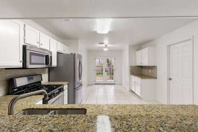 Building Photo - 10 Rockridge Ct