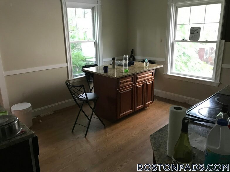 Building Photo - 17 Putnam Ave