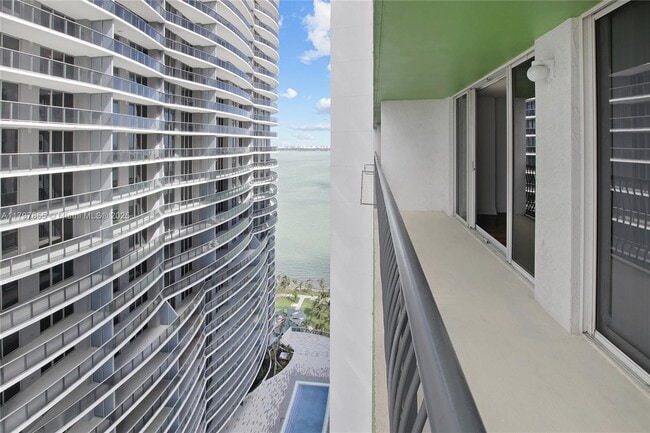 Building Photo - 1756 N Bayshore Dr