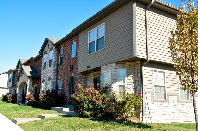 Building Photo - 402 Circus Ave