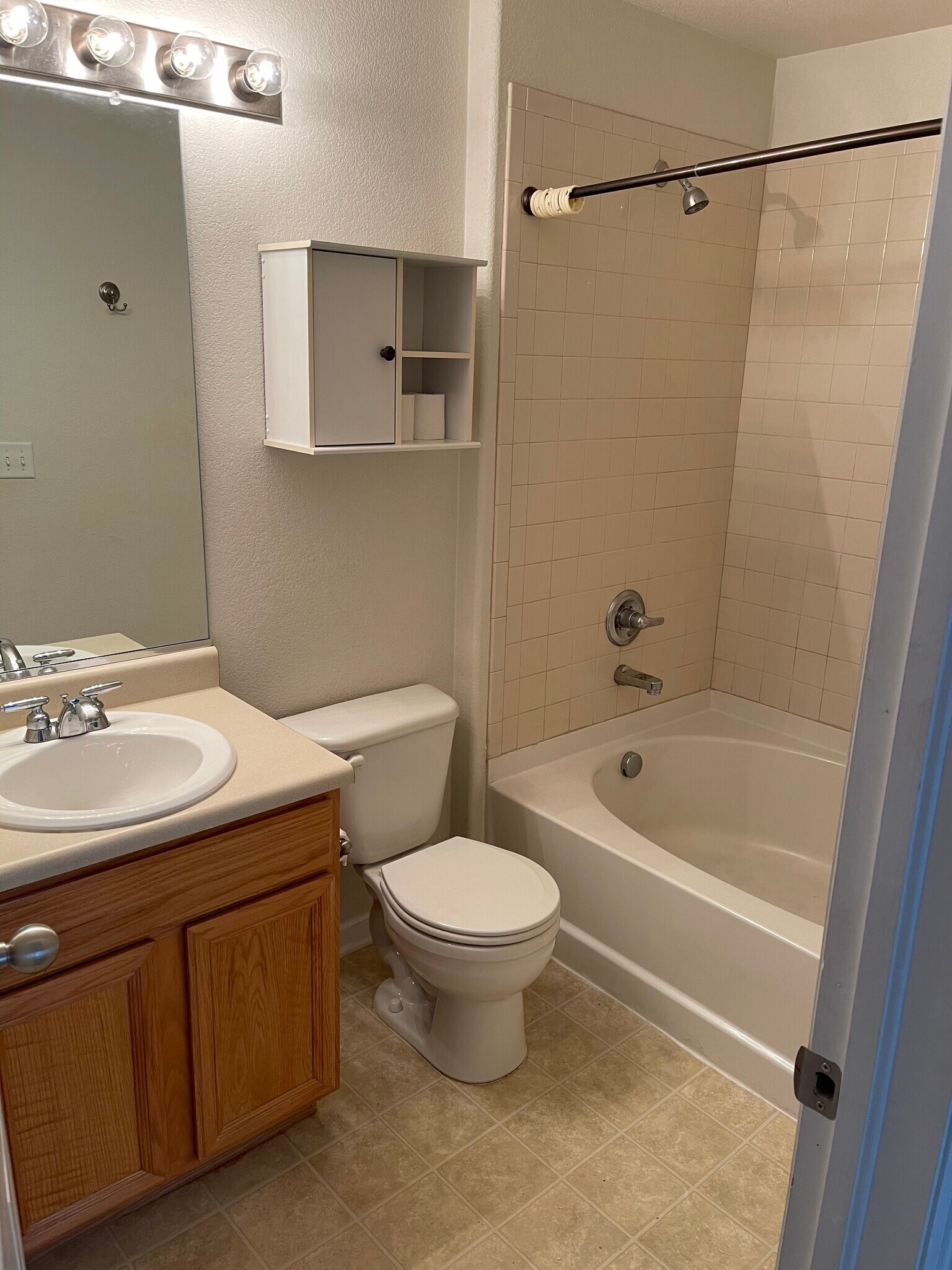 Master bath - 3606 Ponderosa Ct