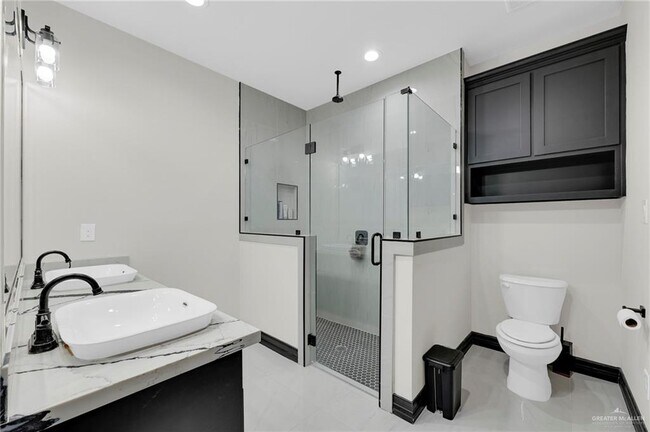 Building Photo - 4610 Vikings Dr