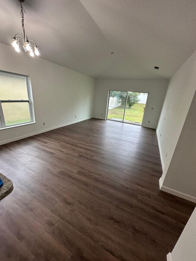 Building Photo - 275 Williamson Dr