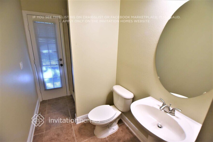 Building Photo - 15233 Serenade Dr