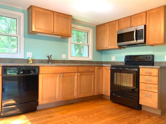 Building Photo - 23 Richard Rd