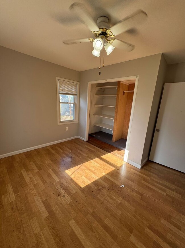 Building Photo - Spacious 3 Bedroom House with 1 bath for R...