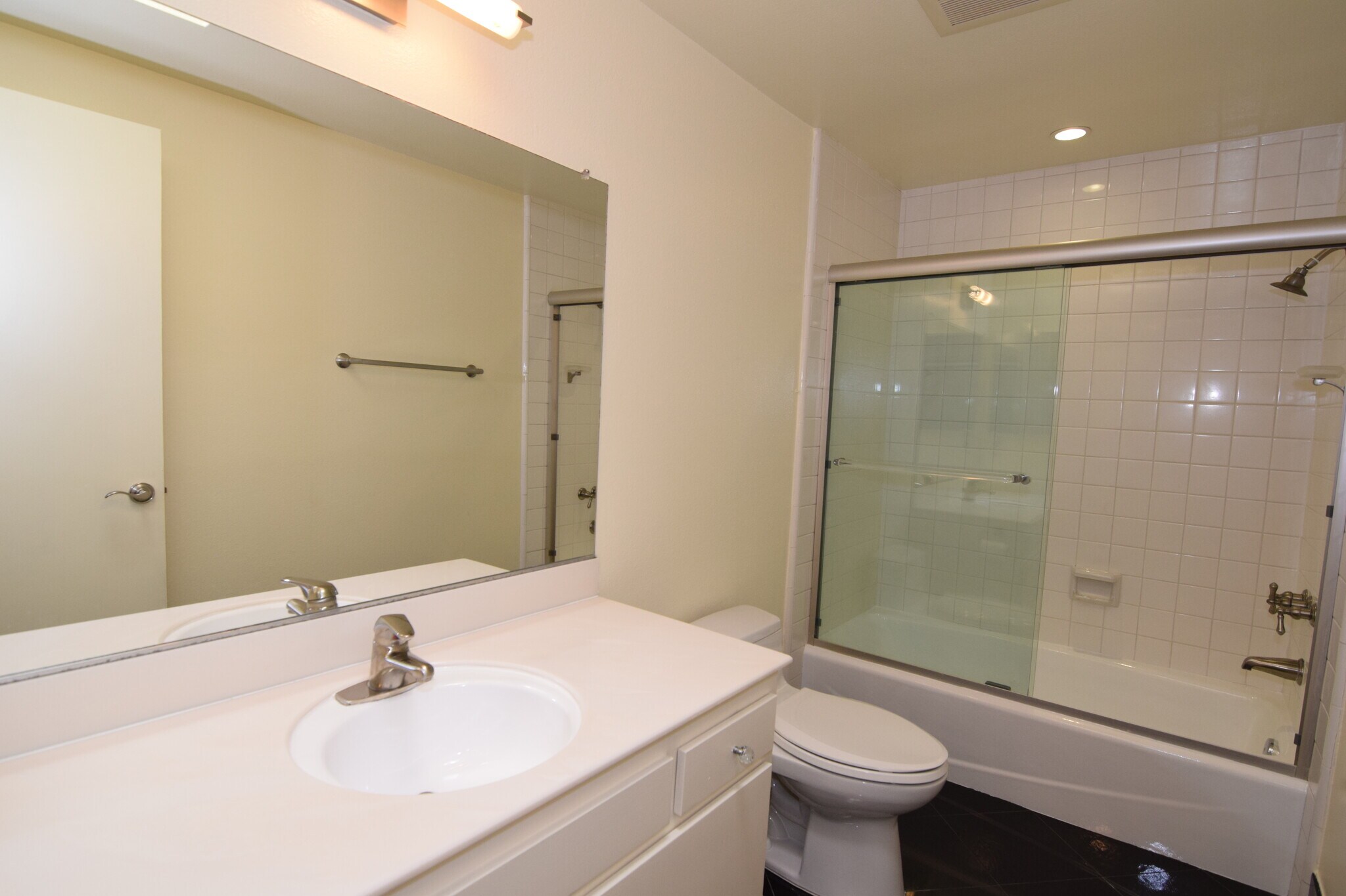 Building Photo - 13340 Maxella Ave