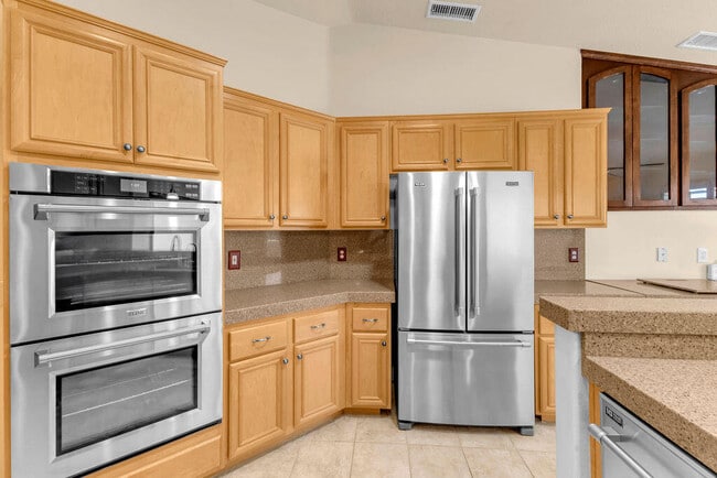 Building Photo - 79886 Dandelion Dr