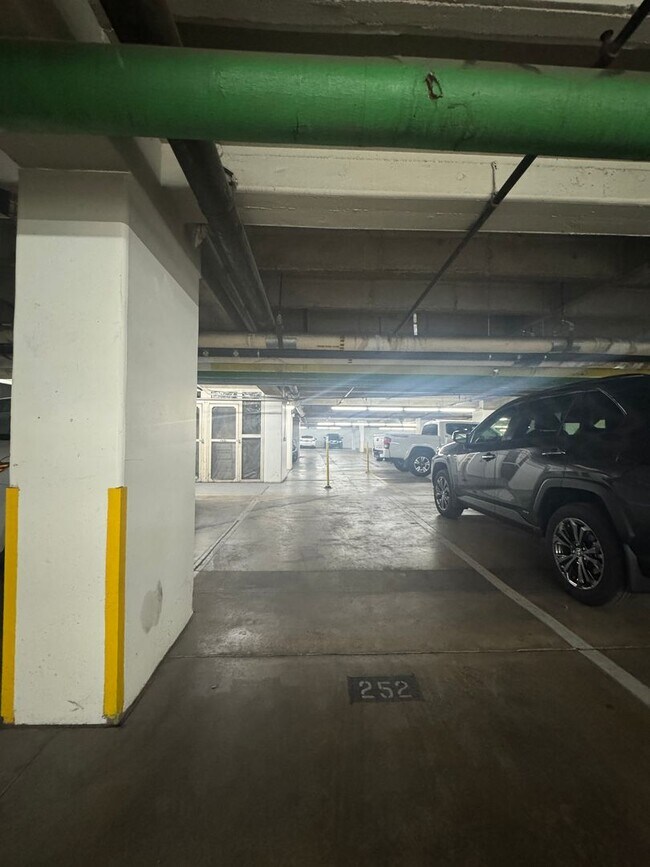 Building Photo - Luxury 2 Bedroom Condo Available at Regency House in Central Phoenix!