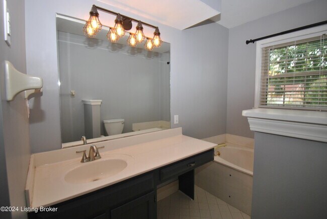 Building Photo - 1910 Janlyn Rd