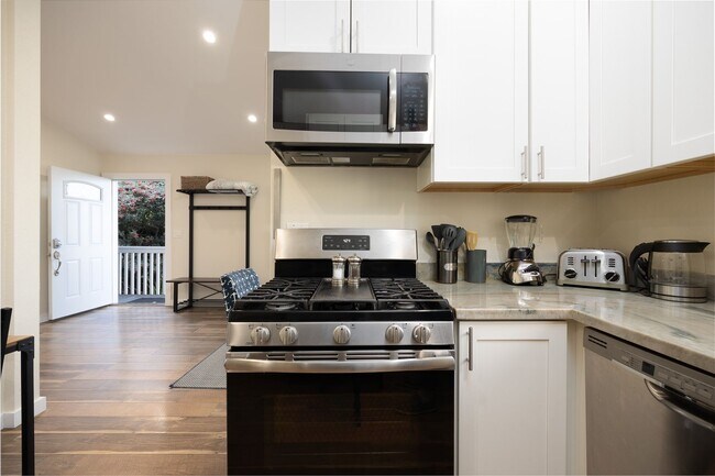 Building Photo - Lewis Triplex