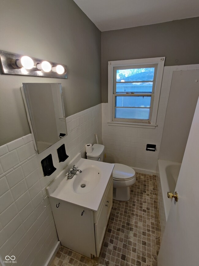 Building Photo - 1123 S Noble St