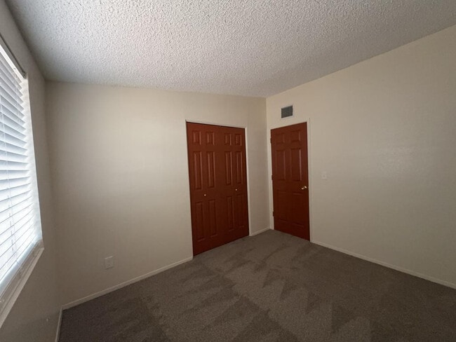 Building Photo - 3733 Sparrow Dr