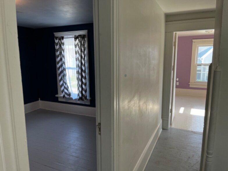 Building Photo - 900 Stilwell Ave