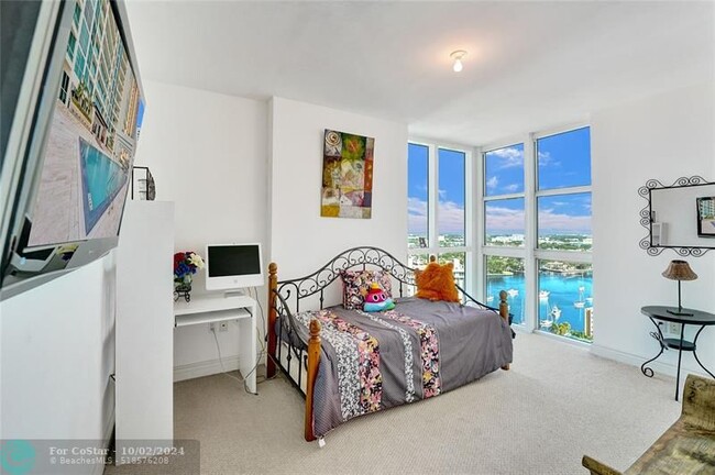 Building Photo - 101 S Fort Lauderdale Beach Blvd