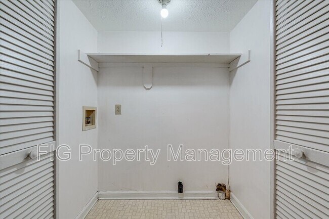 Building Photo - 479 Claircrest Dr