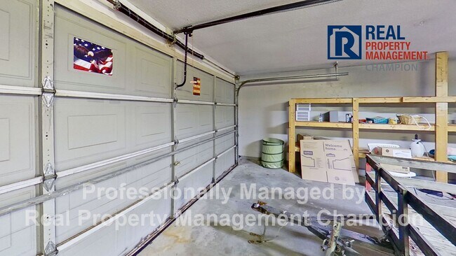 Building Photo - Charming Ranch Style Home with Spacious Fenced Yard