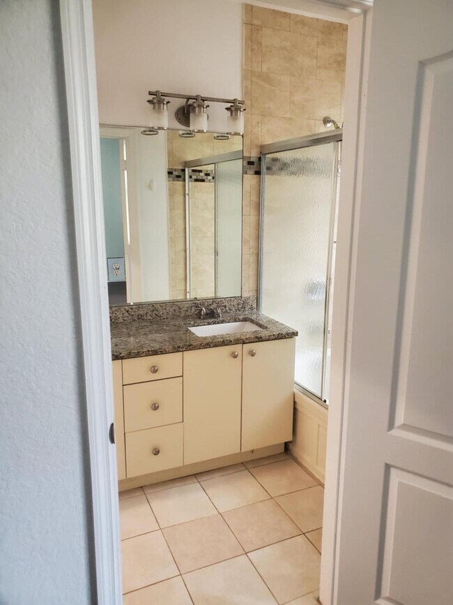 Building Photo - 2227 Shoma Dr