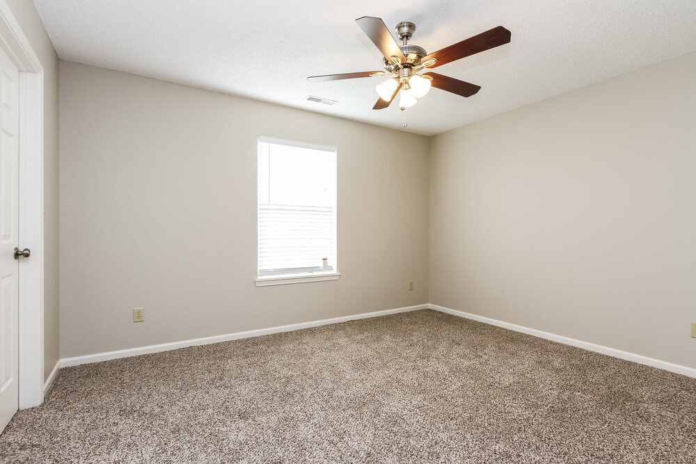 Building Photo - 748 Millbrook Dr