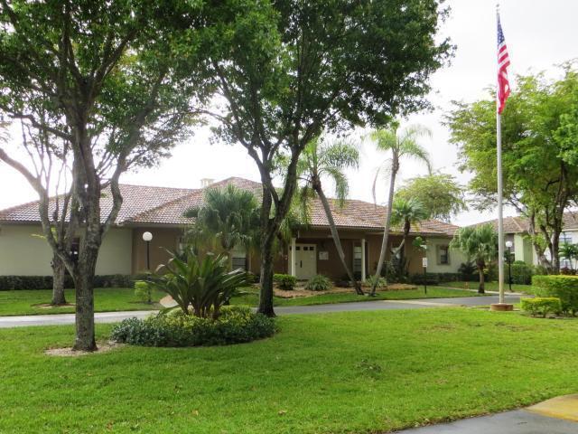 Building Photo - 9815 Pineapple Tree Dr