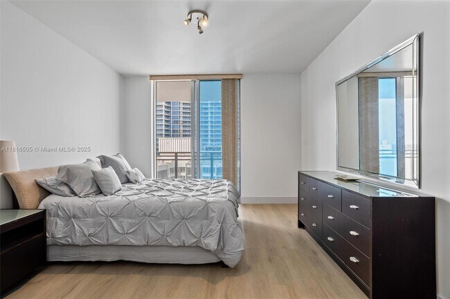 Building Photo - 3535 S Ocean Dr