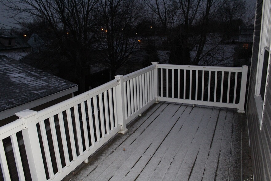 Deck - 6703 35th Ave