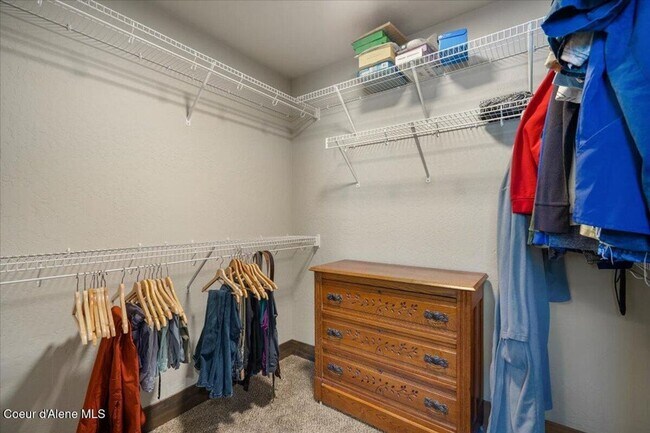 Building Photo - Beautiful home in Post Falls