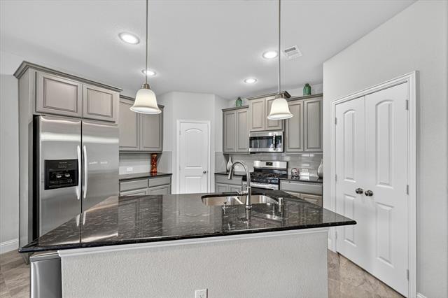 Building Photo - 7815 Cottonwood Dr