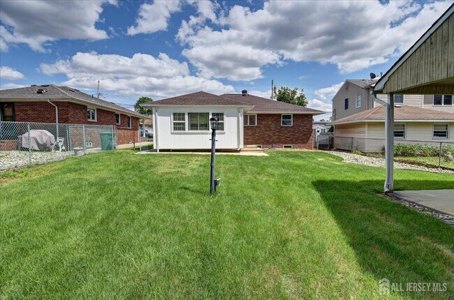 Building Photo - 5 Hilltop Ave