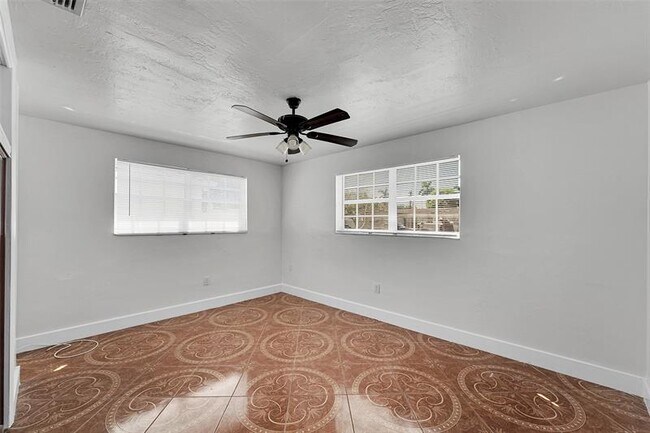 Building Photo - 7251 Grandview Blvd