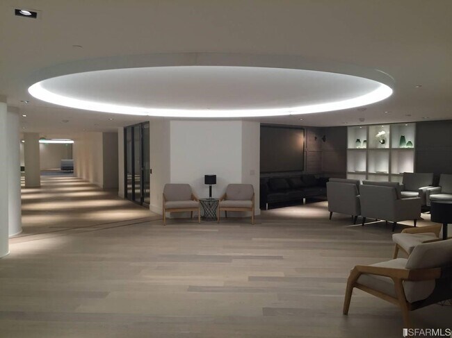 Building Photo - 338 Main St