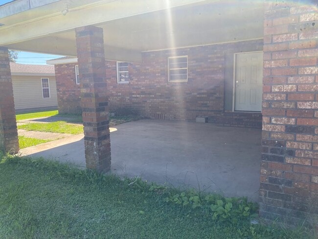 Building Photo - 1638 Par Rd 1-190-8